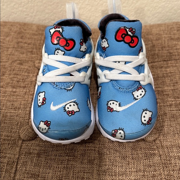 Nike Kids Blue Hello Kitty Presto Sneakers. - Picture 3 of 15